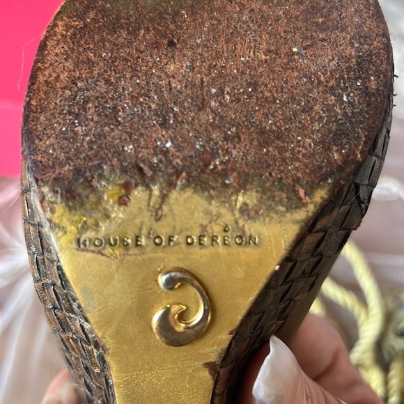 Sz9 Beyoncé’s House of Deréon gold, lace up, platform heels. - Picture 14 of 16